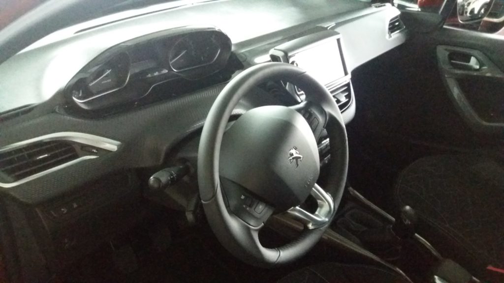 Nowy Peugeot 2008 ACTIVE+, Connect Nav, klimatyzacja automatyczna, Mirror Screen, Pakiet miejski.